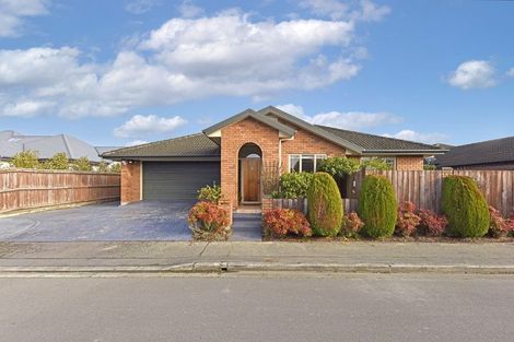 Photo of property in 8 Scarlet Lane, Redwood, Christchurch, 8051