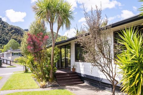 Photo of property in 17 Denver Grove, Totara Park, Upper Hutt, 5018