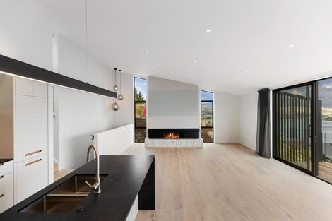 Photo of property in 15a Potters Hill Drive, Queenstown, 9300