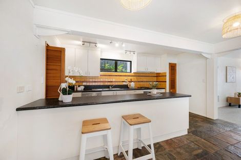 Photo of property in 98c Northland Road, Northland, Wellington, 6012