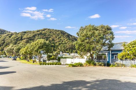 Photo of property in 27 Hinau Street, Eastbourne, Lower Hutt, 5013