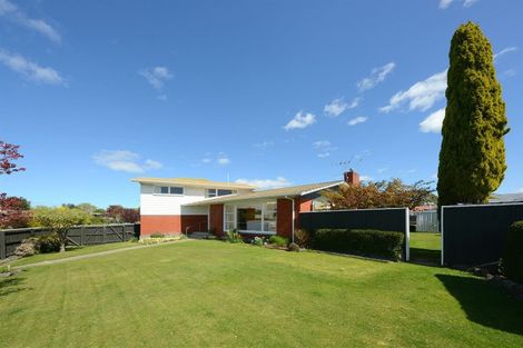 Photo of property in 25 Oakfield Street, Burnside, Christchurch, 8053