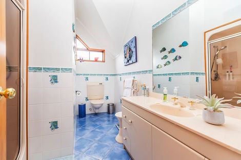 Photo of property in 12 Montrose Grove, Churton Park, Wellington, 6037