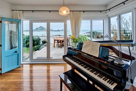 Photo of property in 336 The Esplanade, Island Bay, Wellington, 6023