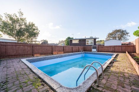 Photo of property in 39 Thornlow Street, Glendene, Auckland, 0602