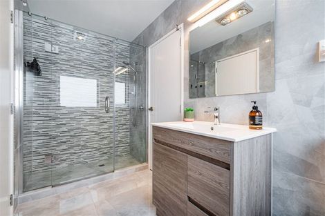 Photo of property in 3/504 Swanson Road, Ranui, Auckland, 0612