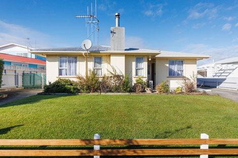 Photo of property in 19 Piper Place, Roslyn, Palmerston North, 4414