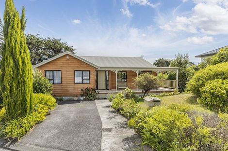 Photo of property in 10 Joseph Banks Drive, Whitby, Porirua, 5024