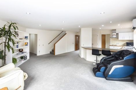 Photo of property in 94 Memorial Avenue, Ilam, Christchurch, 8053