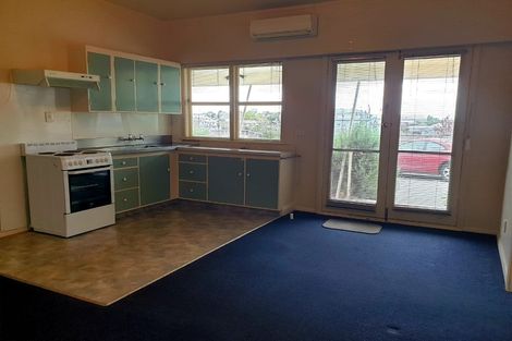 Photo of property in 3 Lincoln Road, Bluff Hill, Napier, 4110