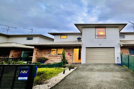Photo of property in 27 Verdale Circle, Glen Eden, Auckland, 0602