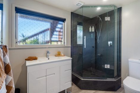 Photo of property in 61 Carlisle Road, Torbay, Auckland, 0630