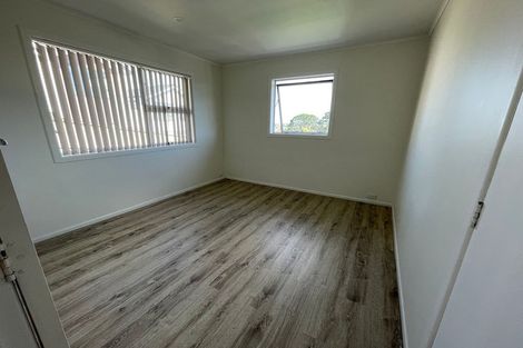 Photo of property in 42 Cyclarama Crescent, Massey, Auckland, 0614