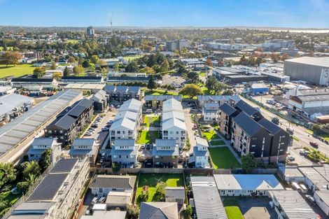 Photo of property in 14 Eileen Newey Place, Henderson, Auckland, 0612