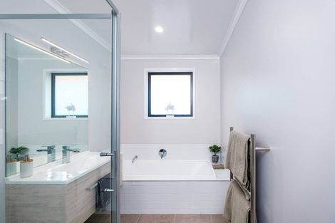 Photo of property in 63 Leathem Crescent, Pokeno, 2402