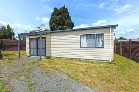 Photo of property in 100 Gibbons Street, Ebdentown, Upper Hutt, 5018