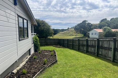 Photo of property in 41 Riversdale Drive, Merrilands, New Plymouth, 4312