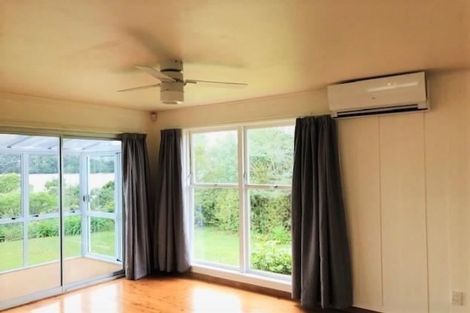 Photo of property in 1/1 Alison Avenue, Herald Island, Auckland, 0618