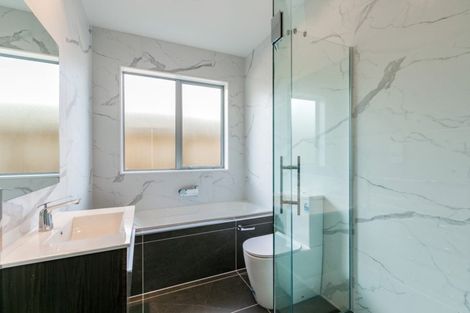 Photo of property in 11 Ropere Street, Kumeu, 0810