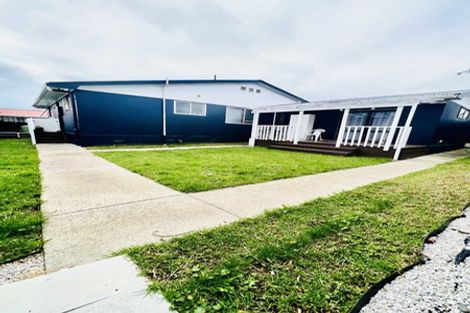 Photo of property in 11c Bamboo Grove, Kelston, Auckland, 0602