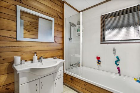 Photo of property in 11 Coolen Place, Tuakau, 2121