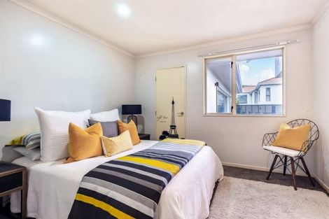 Photo of property in 8 Red Oak Place, Schnapper Rock, Auckland, 0632