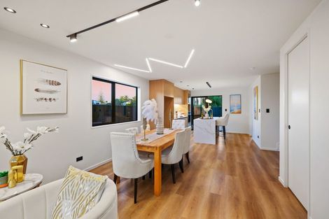 Photo of property in 15b Wilbur Place, Pakuranga Heights, Auckland, 2010