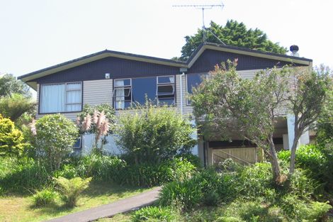 Photo of property in 15 Noeleen Street, Glenfield, Auckland, 0629