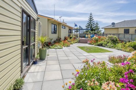 Photo of property in 35 Te Kiri Street, Himatangi Beach, Foxton, 4891