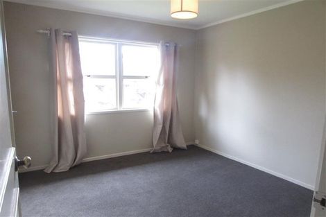 Photo of property in 4/649 Beach Road, Rothesay Bay, Auckland, 0630