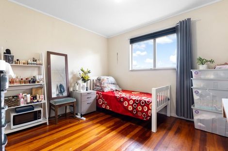 Photo of property in 90 Riverpark Crescent, Henderson, Auckland, 0610