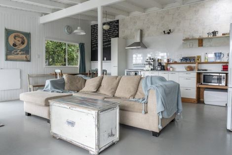 Photo of property in 43 Doves Bay Road, Kerikeri, 0294