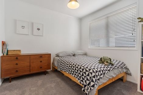 Photo of property in 22 Finn Place, Totara Vale, Auckland, 0629