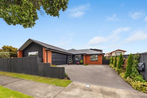 Photo of property in 32 Whiteley Street, Moturoa, New Plymouth, 4310