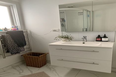 Photo of property in 21 Yeovil Road, Te Atatu Peninsula, Auckland, 0610