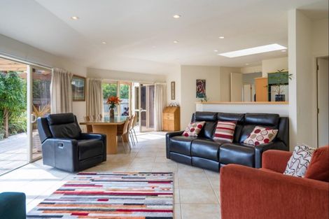 Photo of property in 17 Barrett Drive, Waikanae Beach, Waikanae, 5036