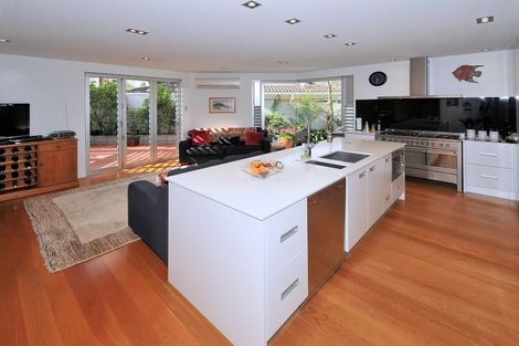 Photo of property in 34a Ocean View Road, Milford, Auckland, 0620