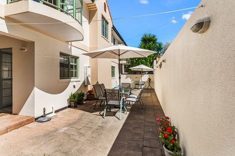 Photo of property in 30 Parkwood Crescent, Gulf Harbour, Whangaparaoa, 0930