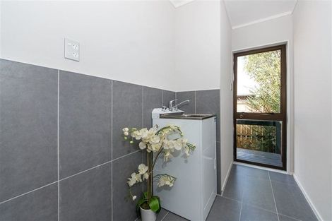 Photo of property in 6/390 West Coast Road, Glen Eden, Auckland, 0602