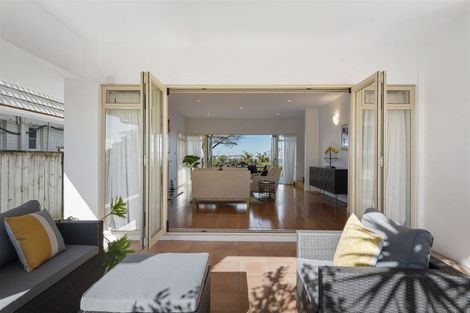 Photo of property in 25 Sylvan Avenue, Northcote, Auckland, 0627