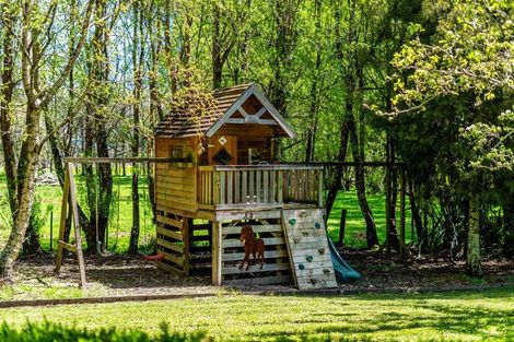 Photo of property in 52 Katherine Mansfield Drive, Whitemans Valley, Upper Hutt, 5371