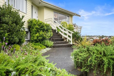 Photo of property in 20 Chivalry Road, Glenfield, Auckland, 0629