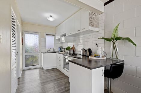 Photo of property in 9/1 Glen Road, Browns Bay, Auckland, 0630