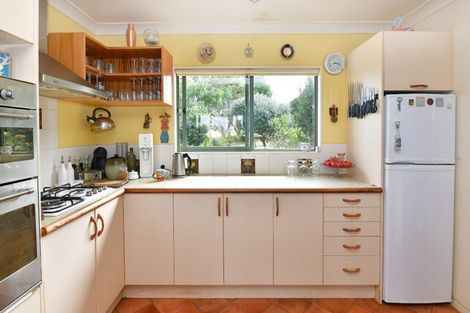 Photo of property in 39 Crosland Road, South Head, Helensville, 0874