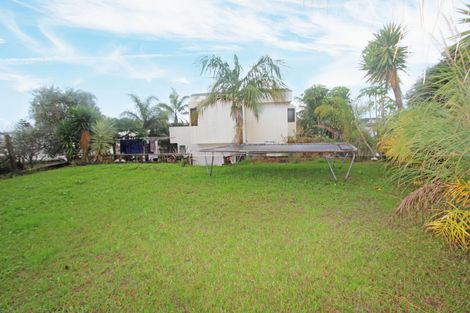 Photo of property in 5 Maraetai Place, Port Waikato, 2695