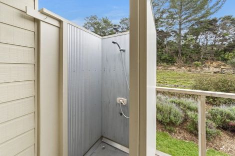 Photo of property in 17 Wattle Bay Road, Manukau Heads, Waiuku, 2684