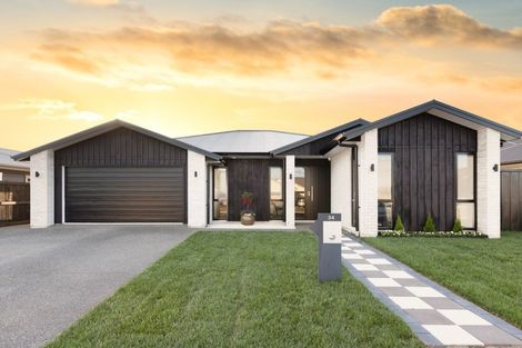 Photo of property in 34 Kahuparere Crescent, Pyes Pa, Tauranga, 3112