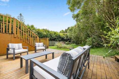 Photo of property in 28 Grassmere Road, Henderson Valley, Auckland, 0612