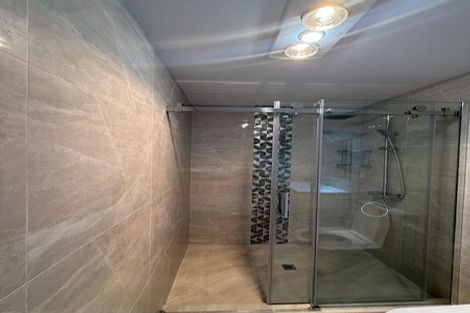 Photo of property in 16 Christmas Road, Manurewa, Auckland, 2102