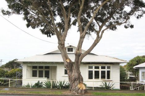 Photo of property in 7 Kitchener Terrace, Moturoa, New Plymouth, 4310